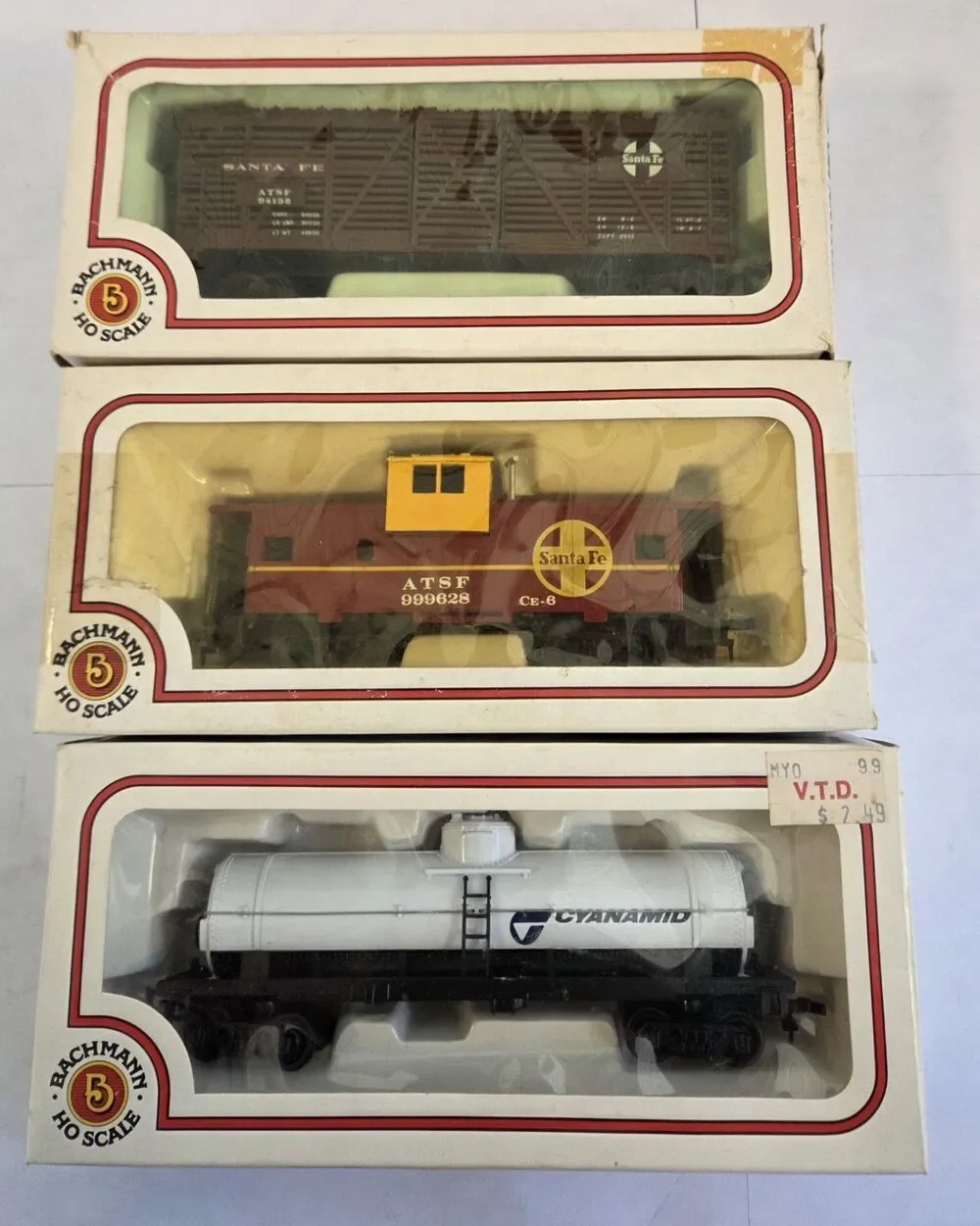 Bachmann HO Scale Santa Fe Freight Cars Lot –Stock Car Tank Car Caboose w/ Boxes